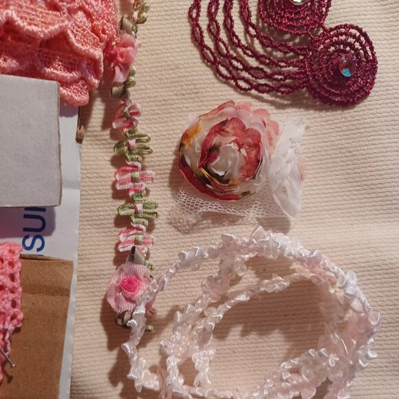 Beautiful Lace Remnants - Picture 5 of 7